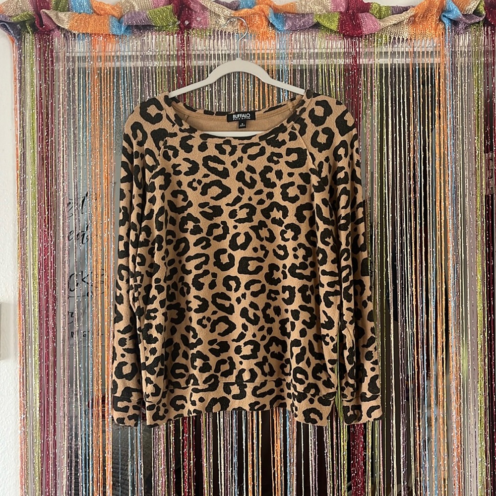 Cheetah print sweater 🐆